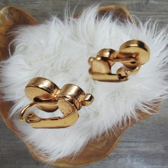 .Gold Tone Clipon Earrings with Blue Stones - Picture 4 of 4